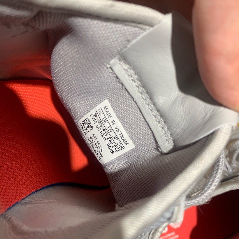 Adidas NMD R1.V2 - Picture 6 of 7